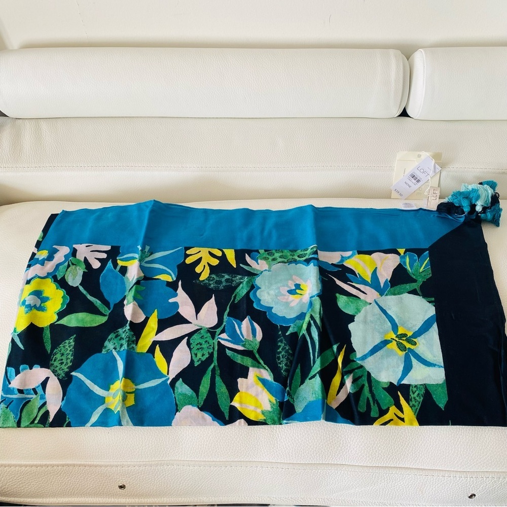 Loft NWT Blue navy cotton floral square scarf with tassels on corners $40